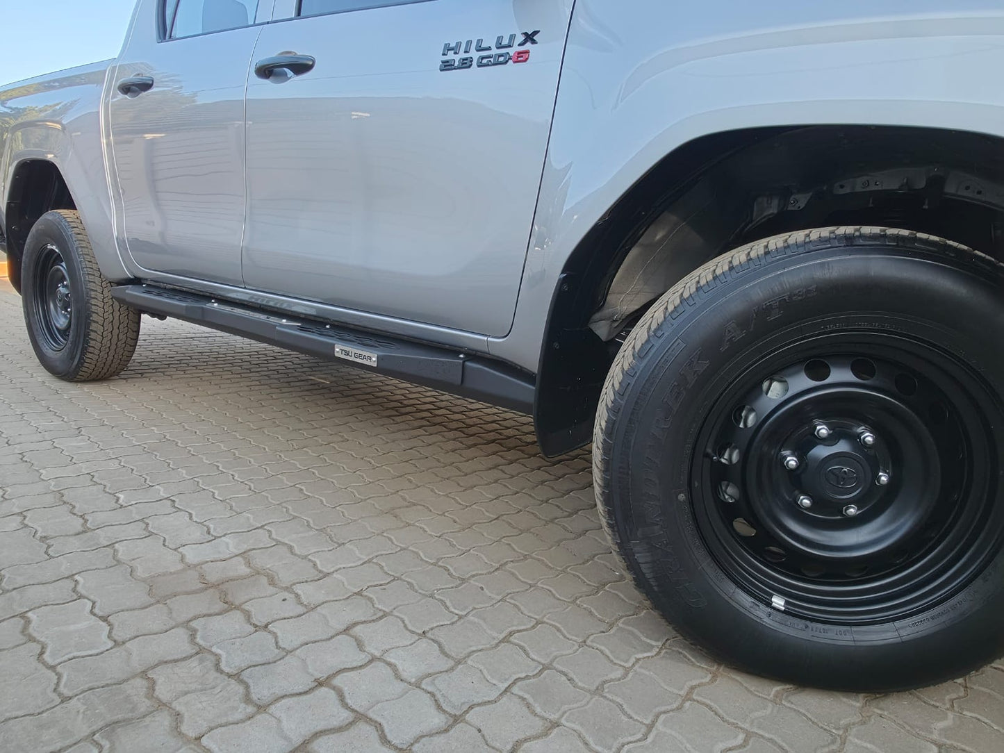 HILUX TRAVO 2026+ ROCKSLIDERS