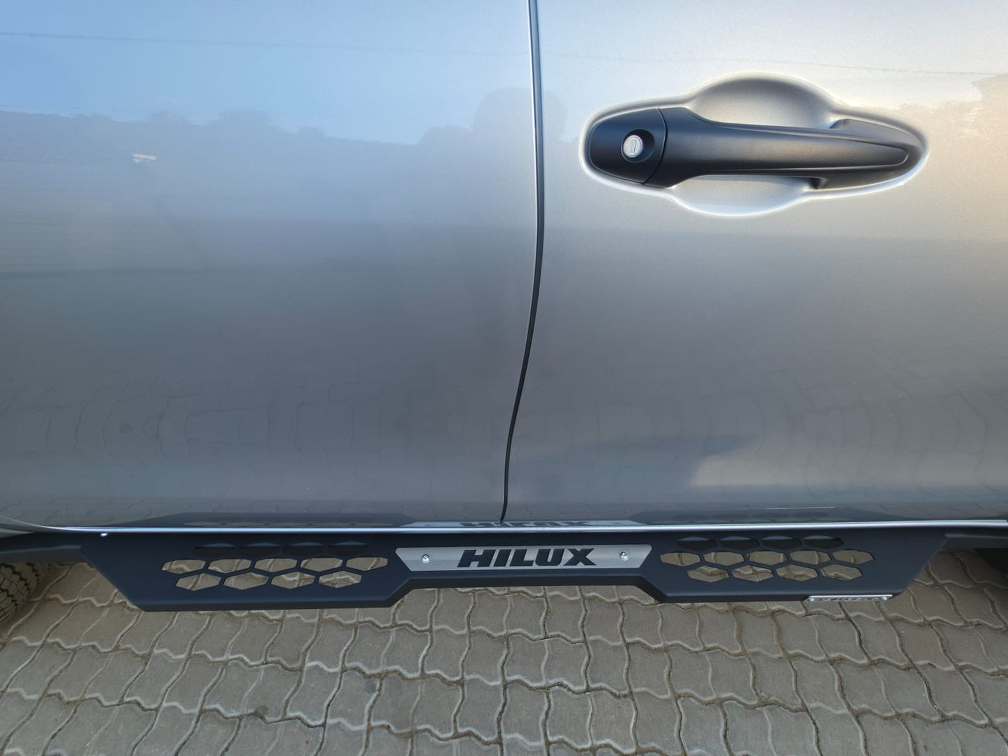 HILUX TRAVO 2026+ ROCKSLIDERS