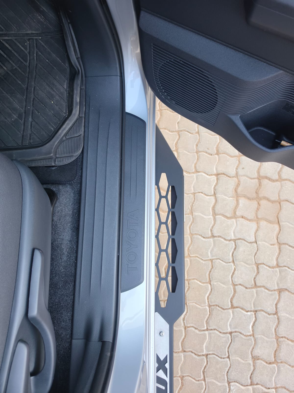 HILUX TRAVO 2026+ ROCKSLIDERS